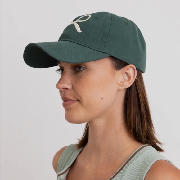 Bow-Embroidered Caps - Green or Black - Picture 8 of 9